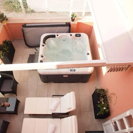 One-bedroom Near Sea 5 *